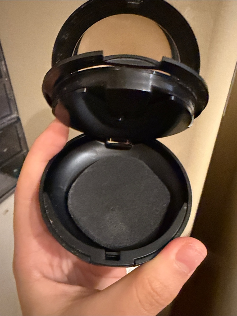 MAC Cosmetics Black Compact Pressed Setting Powder - Picture 4 of 4